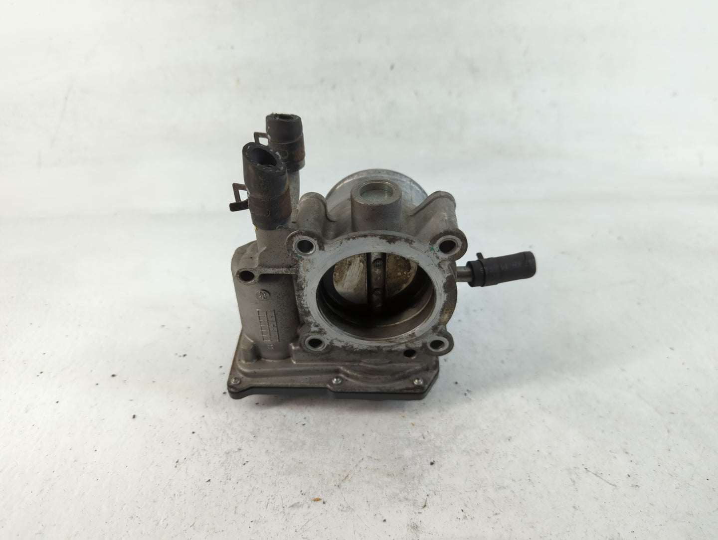 2012-2019 Hyundai Accent Throttle Body P/N:35100-2B300 Fits Fits 2012 2013 2014 2015 2016 2017 2018 2019 OEM Used Auto Parts