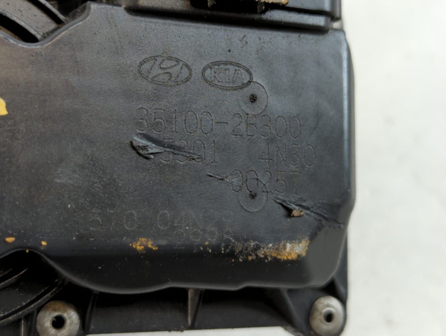 2012-2019 Hyundai Accent Throttle Body P/N:35100-2B300 Fits Fits 2012 2013 2014 2015 2016 2017 2018 2019 OEM Used Auto Parts