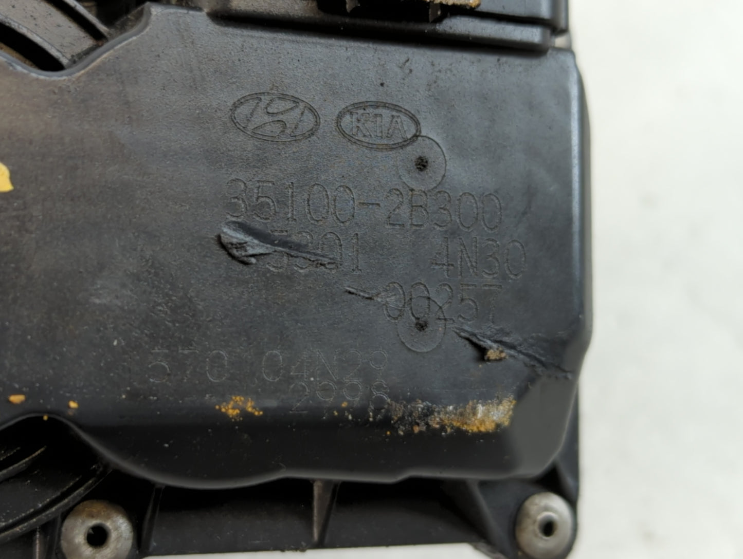 2012-2019 Hyundai Accent Throttle Body P/N:35100-2B300 Fits Fits 2012 2013 2014 2015 2016 2017 2018 2019 OEM Used Auto Parts