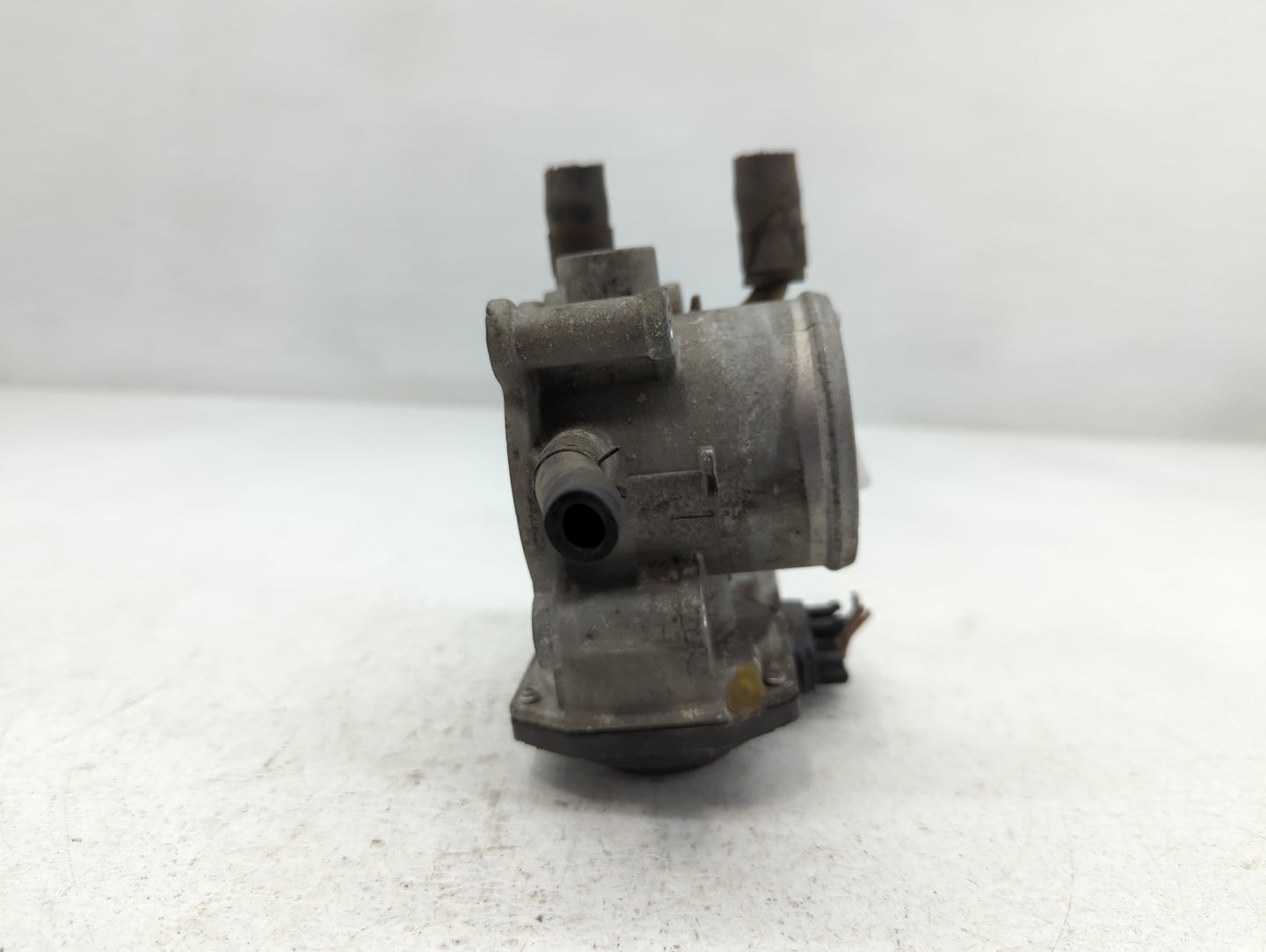 2012-2019 Hyundai Accent Throttle Body P/N:35100-2B300 Fits Fits 2012 2013 2014 2015 2016 2017 2018 2019 OEM Used Auto Parts