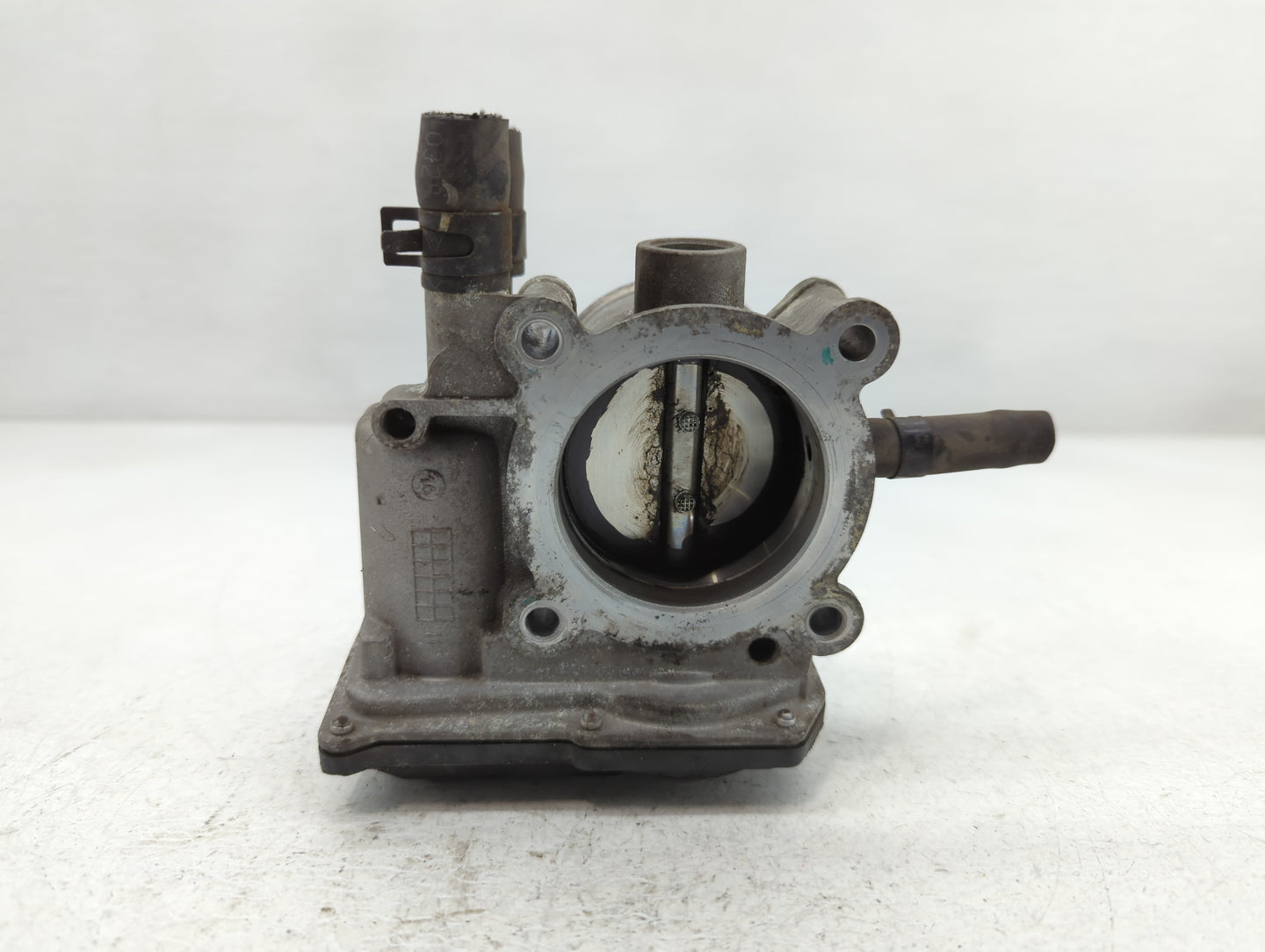 2012-2019 Hyundai Accent Throttle Body P/N:35100-2B300 Fits Fits 2012 2013 2014 2015 2016 2017 2018 2019 OEM Used Auto Parts