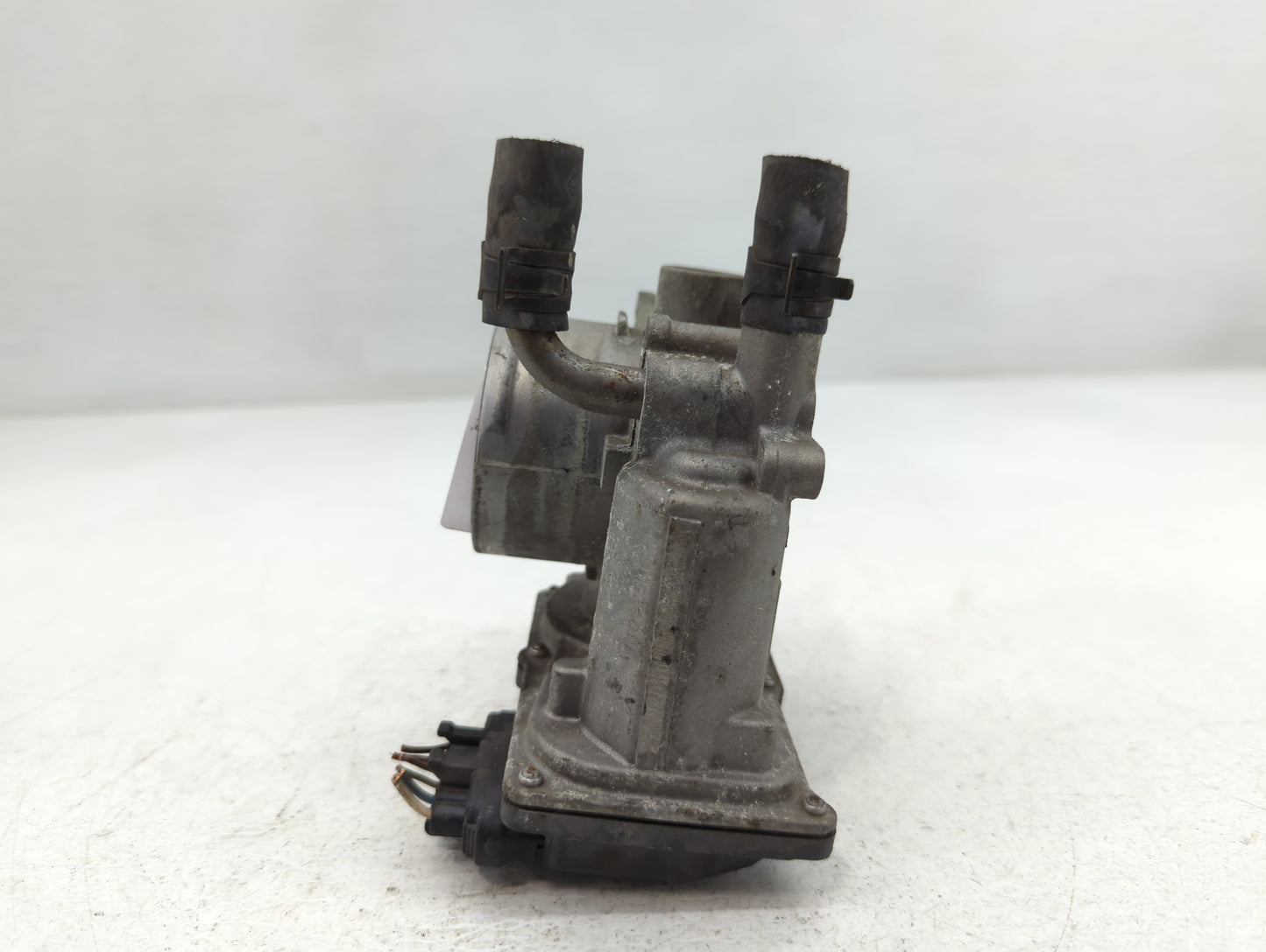 2012-2019 Hyundai Accent Throttle Body P/N:35100-2B300 Fits Fits 2012 2013 2014 2015 2016 2017 2018 2019 OEM Used Auto Parts