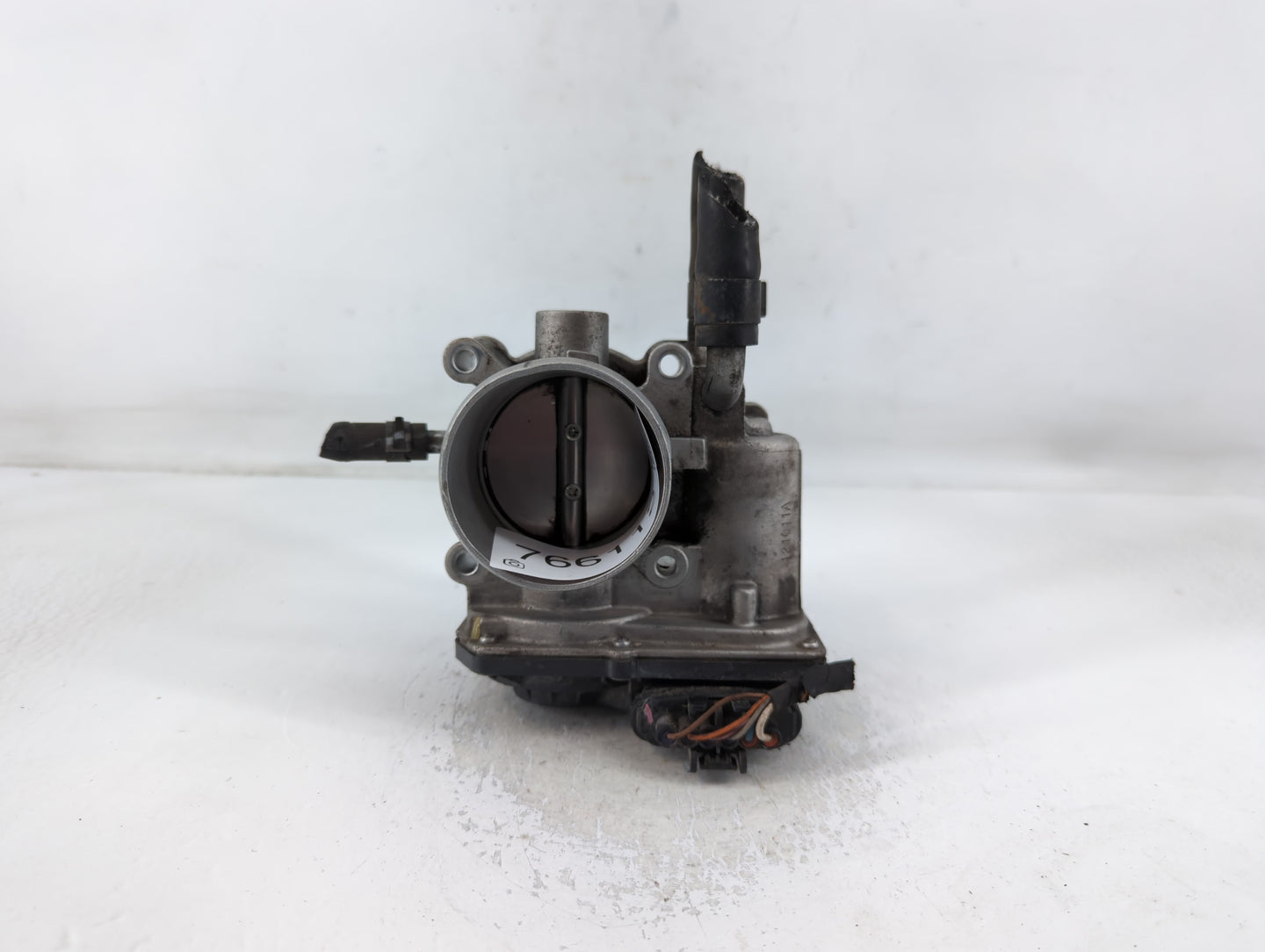 2012-2019 Hyundai Accent Throttle Body P/N:35100-2B300 Fits Fits 2012 2013 2014 2015 2016 2017 2018 2019 OEM Used Auto Parts