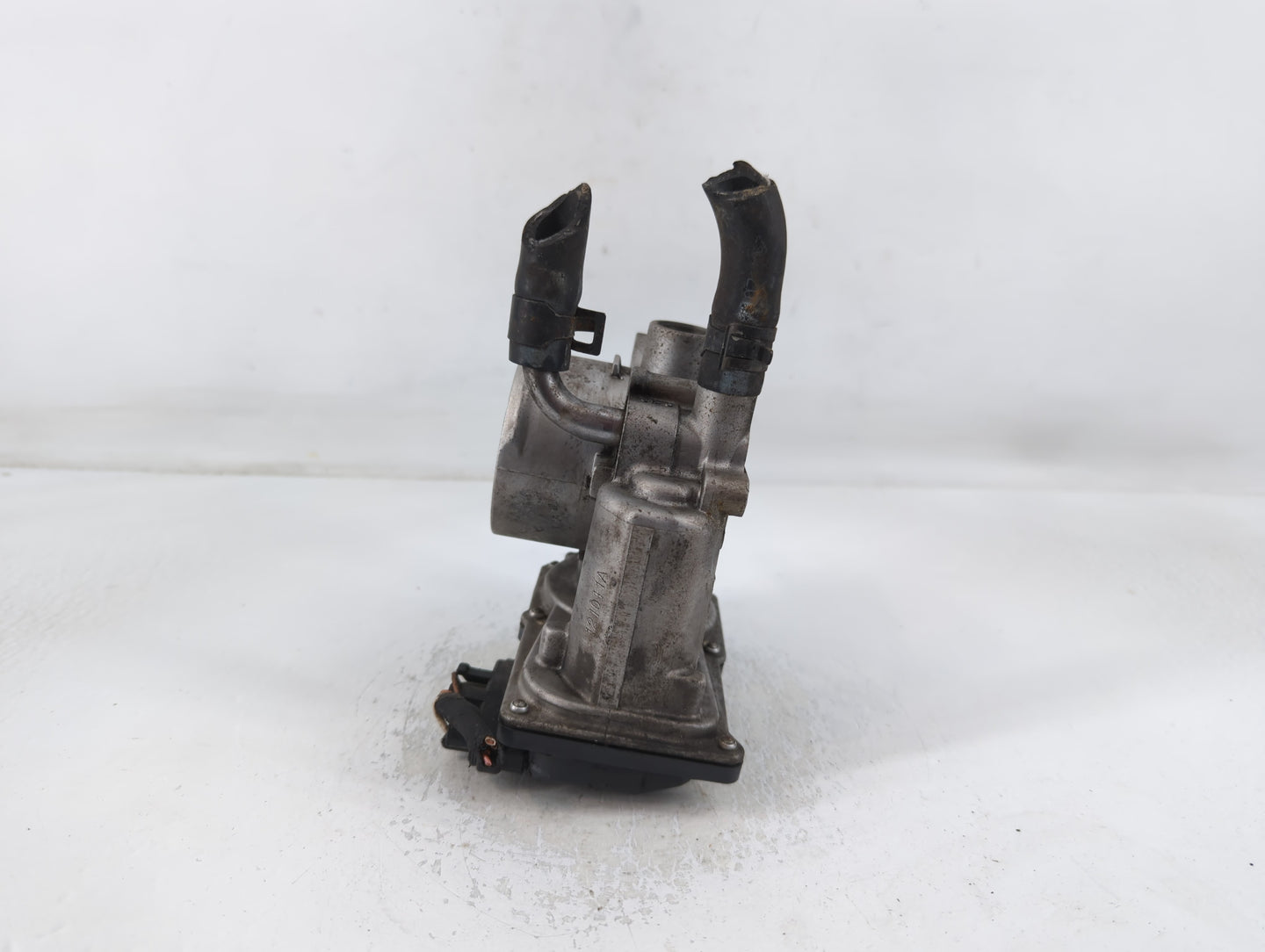 2012-2019 Hyundai Accent Throttle Body P/N:35100-2B300 Fits Fits 2012 2013 2014 2015 2016 2017 2018 2019 OEM Used Auto Parts