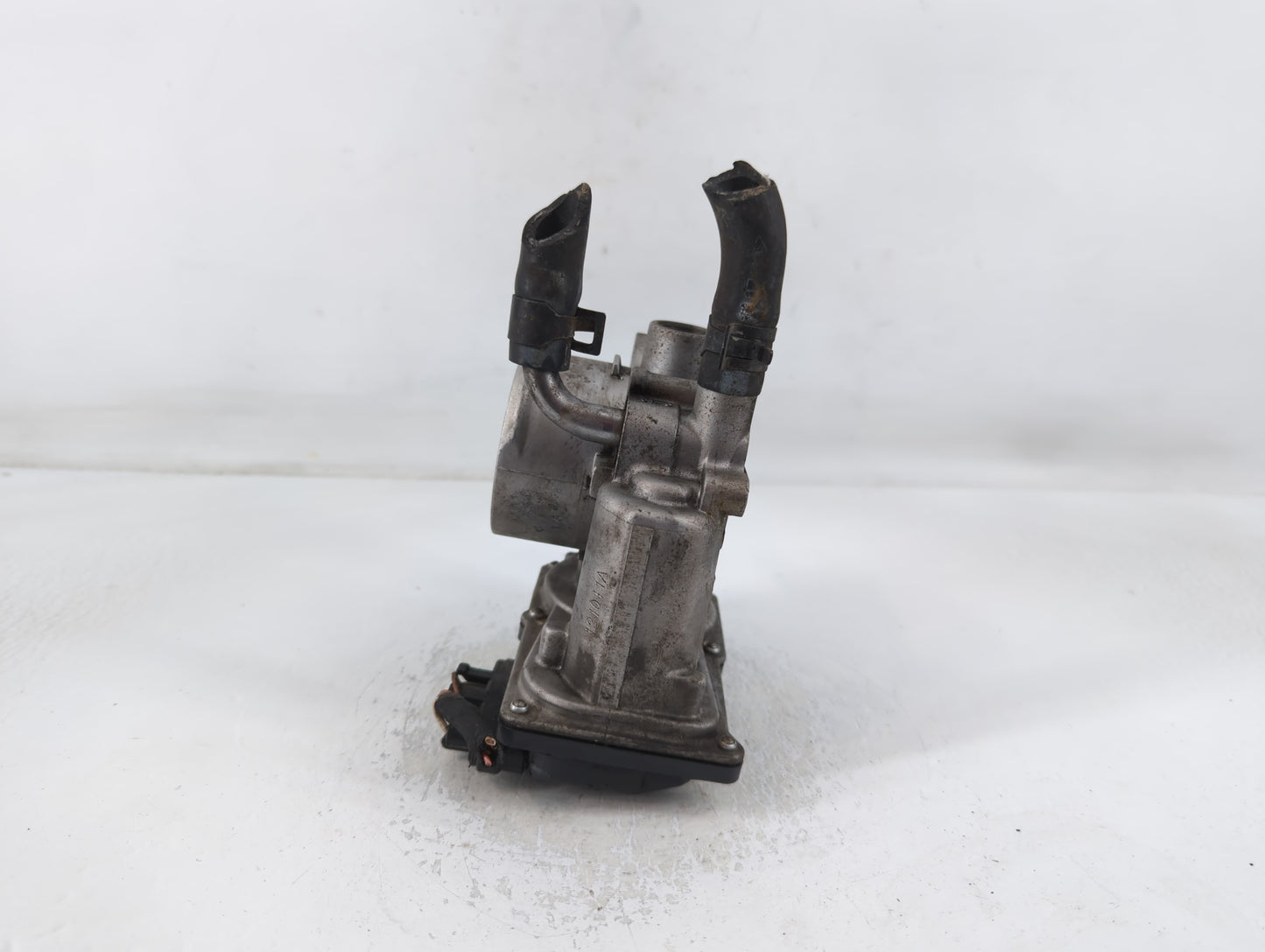 2012-2019 Hyundai Accent Throttle Body P/N:35100-2B300 Fits Fits 2012 2013 2014 2015 2016 2017 2018 2019 OEM Used Auto Parts