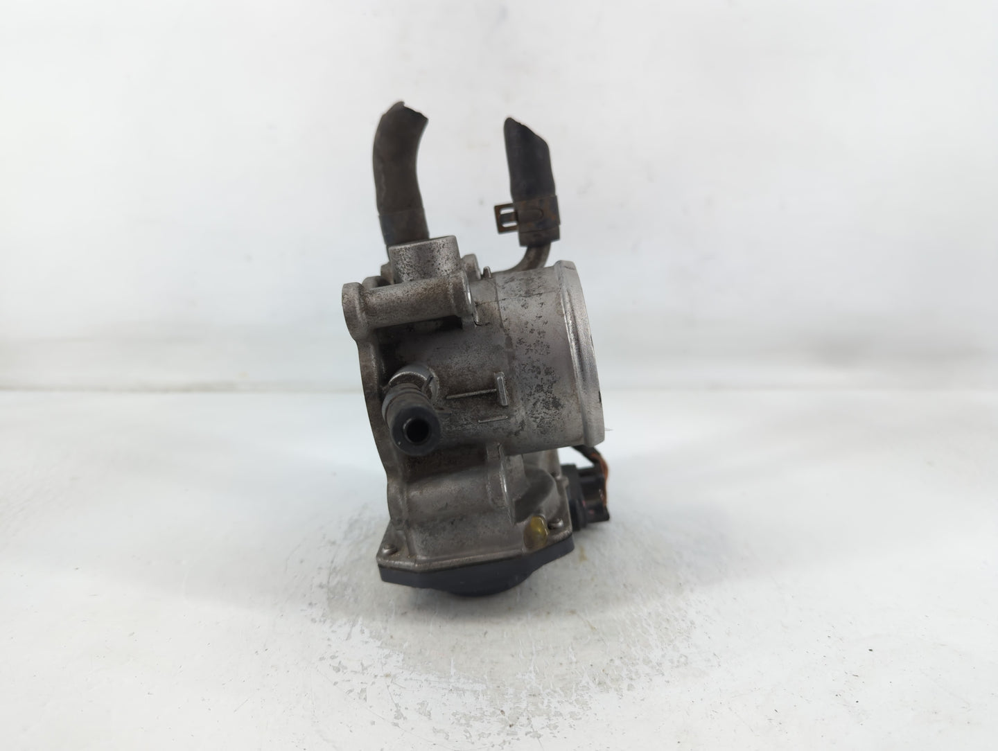 2012-2019 Hyundai Accent Throttle Body P/N:35100-2B300 Fits Fits 2012 2013 2014 2015 2016 2017 2018 2019 OEM Used Auto Parts