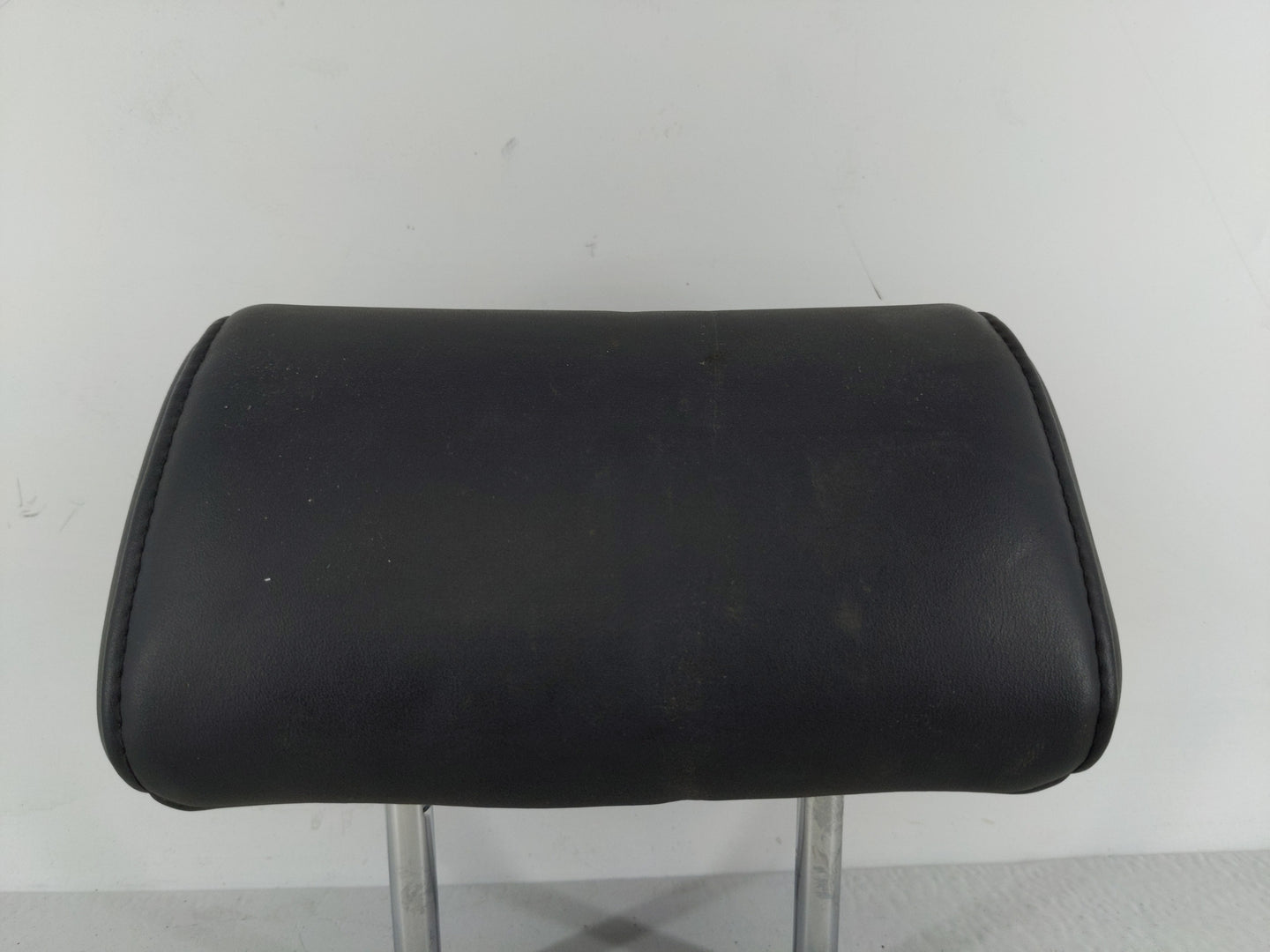 2012-2017 Hyundai Azera Headrest Head Rest Rear Center Seat Fits Fits 2012 2013 2014 2015 2016 2017 OEM Used Auto Parts - Oe