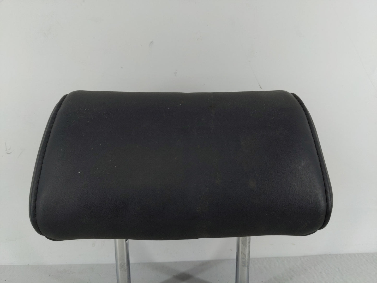 2012-2017 Hyundai Azera Headrest Head Rest Rear Center Seat Fits Fits 2012 2013 2014 2015 2016 2017 OEM Used Auto Parts - Oe