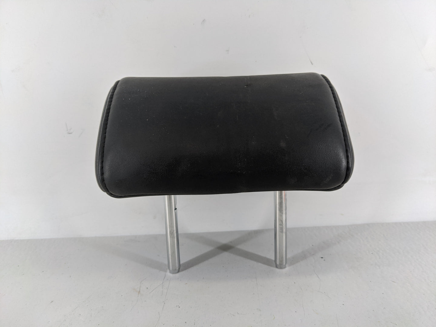 2012-2017 Hyundai Azera Headrest Head Rest Rear Center Seat Fits Fits 2012 2013 2014 2015 2016 2017 OEM Used Auto Parts - Oe