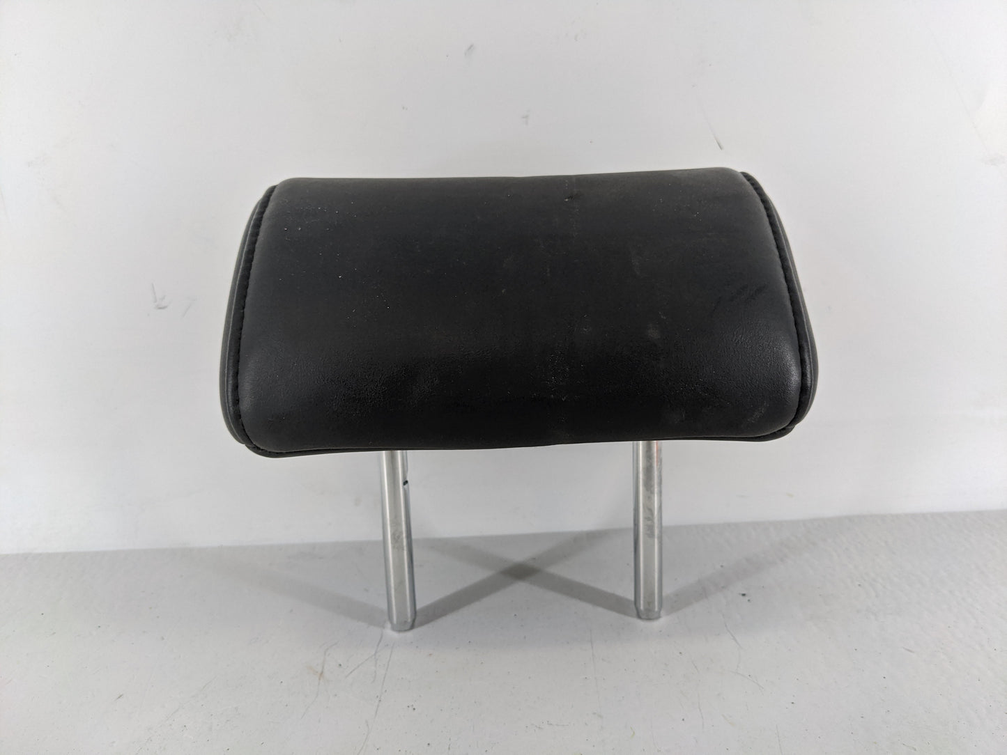 2012-2017 Hyundai Azera Headrest Head Rest Rear Center Seat Fits Fits 2012 2013 2014 2015 2016 2017 OEM Used Auto Parts - Oe