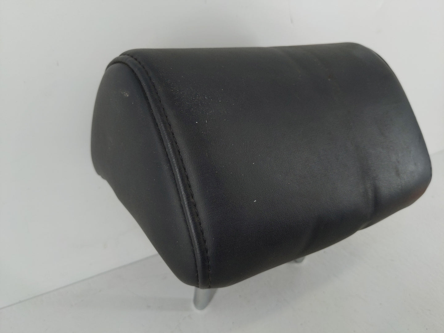 2012-2017 Hyundai Azera Headrest Head Rest Rear Center Seat Fits Fits 2012 2013 2014 2015 2016 2017 OEM Used Auto Parts - Oe