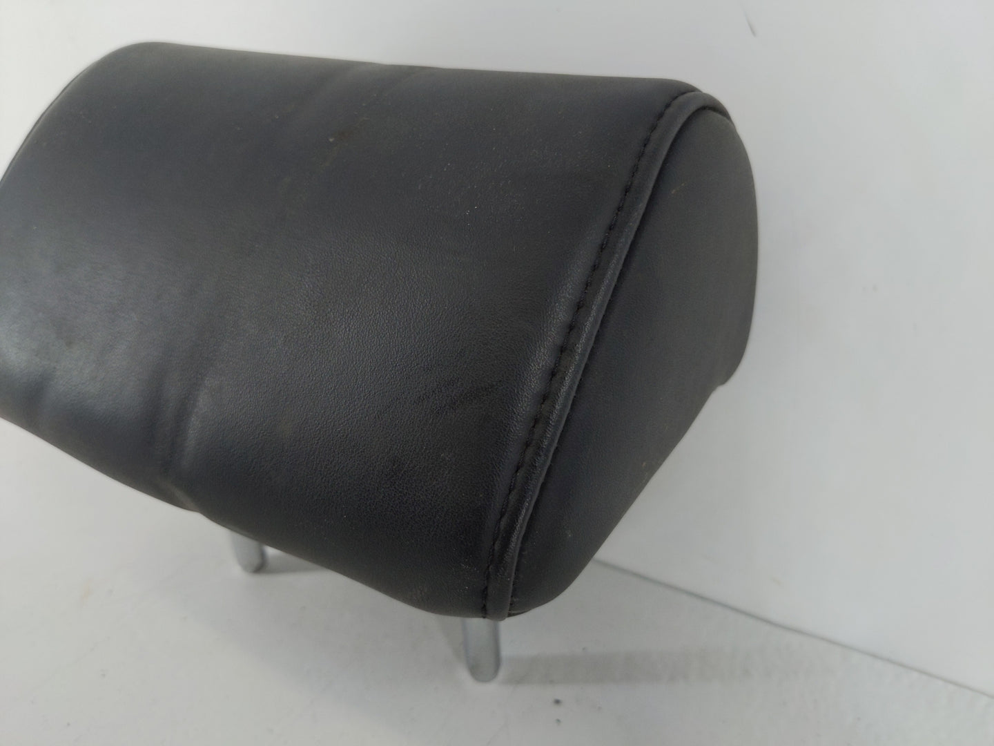 2012-2017 Hyundai Azera Headrest Head Rest Rear Center Seat Fits Fits 2012 2013 2014 2015 2016 2017 OEM Used Auto Parts - Oe
