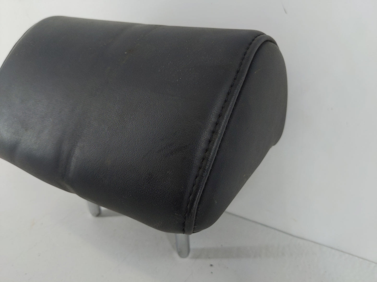 2012-2017 Hyundai Azera Headrest Head Rest Rear Center Seat Fits Fits 2012 2013 2014 2015 2016 2017 OEM Used Auto Parts - Oe