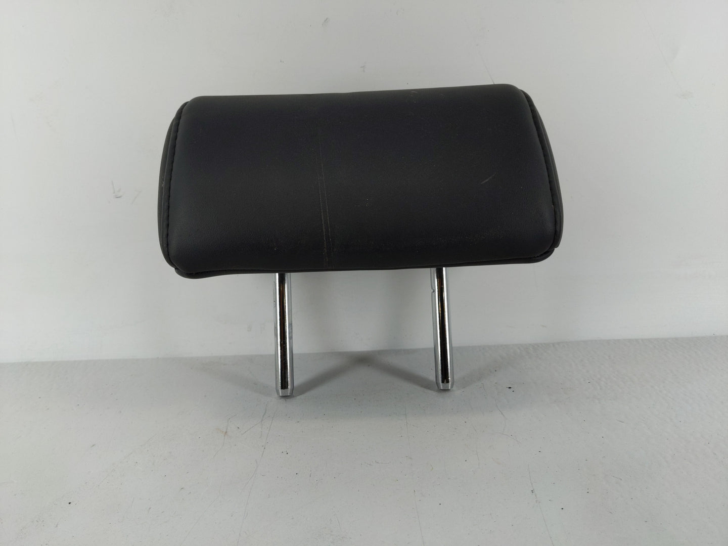 2012-2017 Hyundai Azera Headrest Head Rest Rear Center Seat Fits Fits 2012 2013 2014 2015 2016 2017 OEM Used Auto Parts - Oe