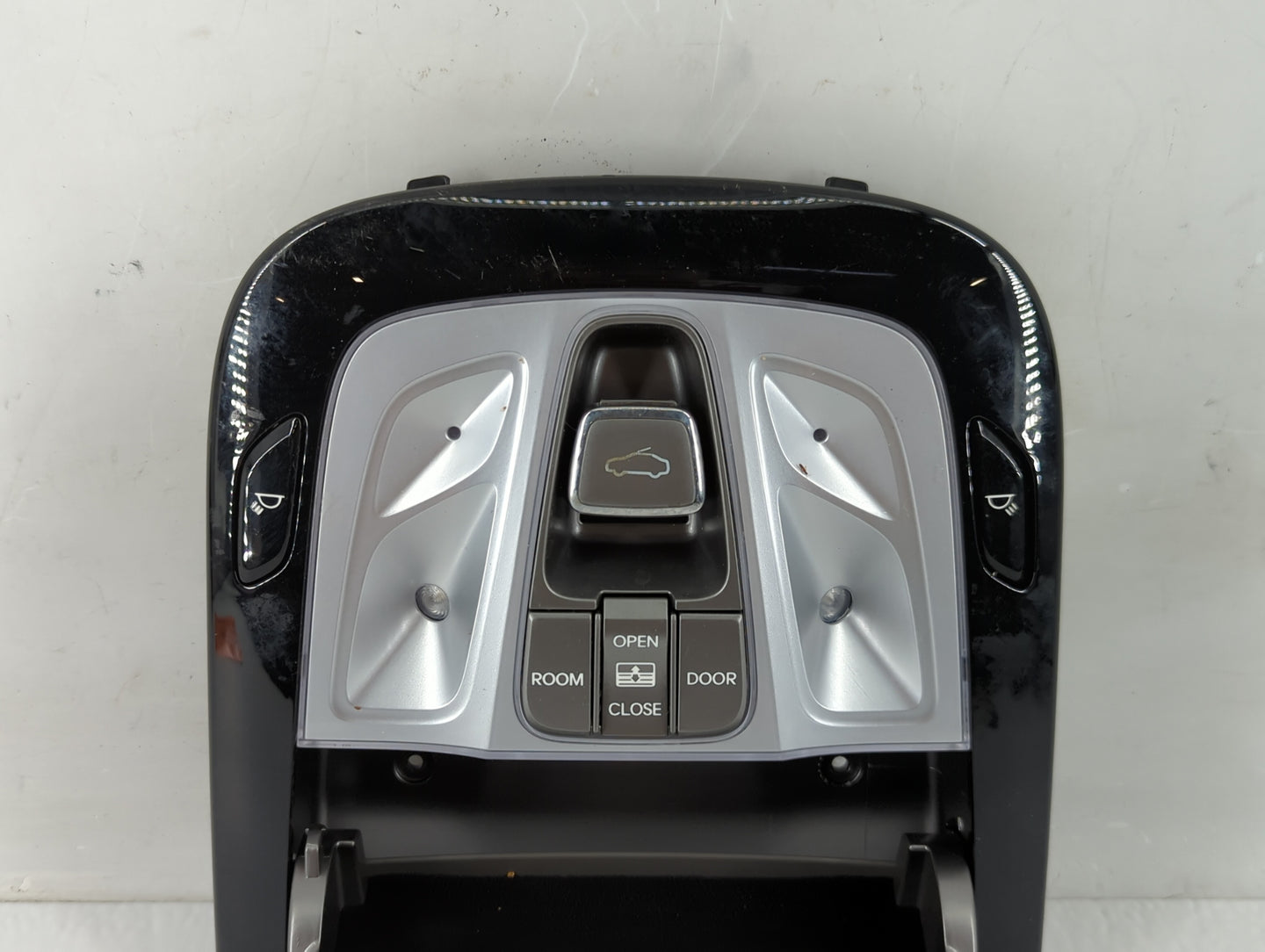 2012-2014 Hyundai Azera Overhead Roof Console Interior Dome Light - Oemusedautoparts1.com