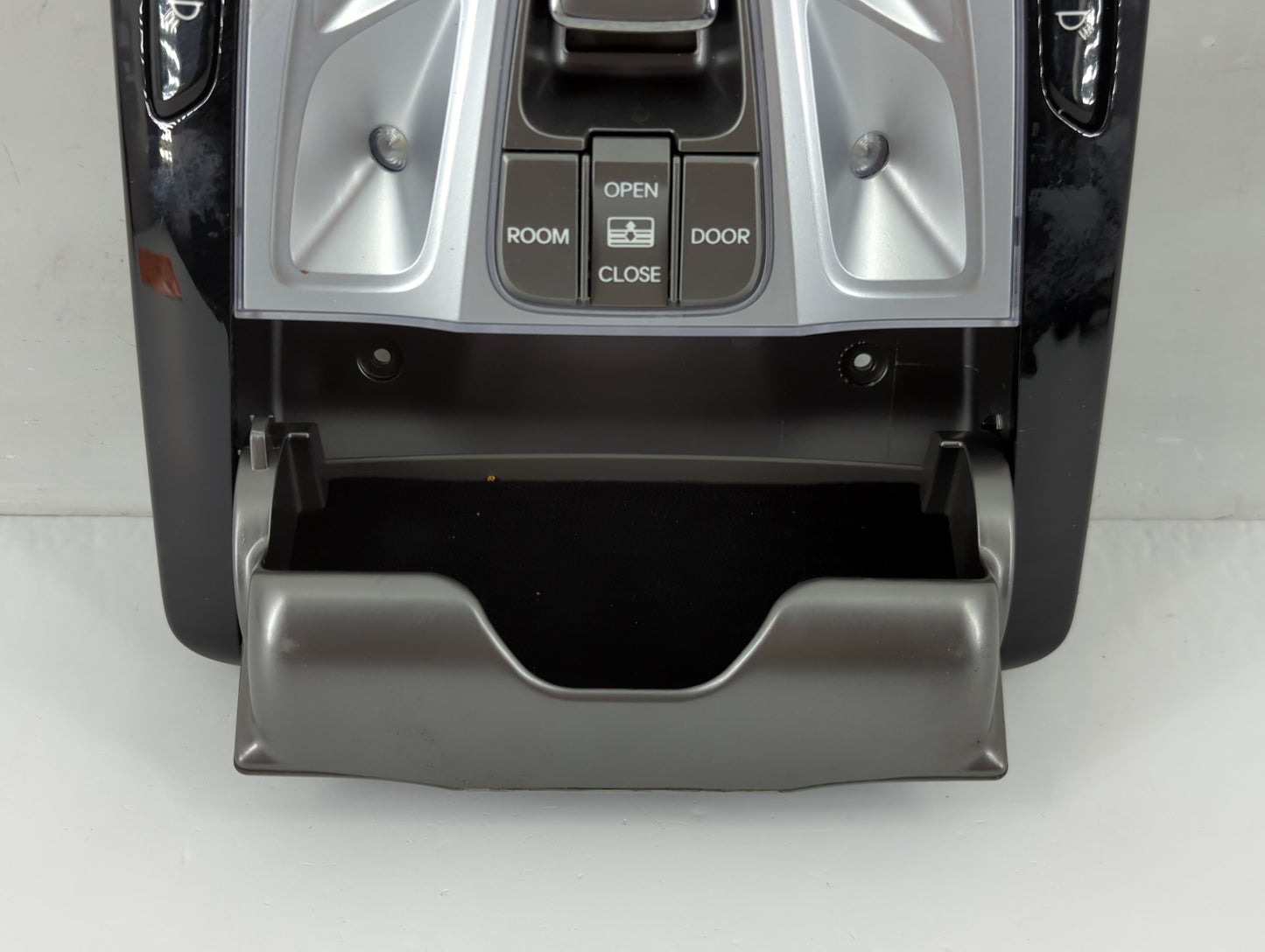 2012-2014 Hyundai Azera Overhead Roof Console Interior Dome Light - Oemusedautoparts1.com