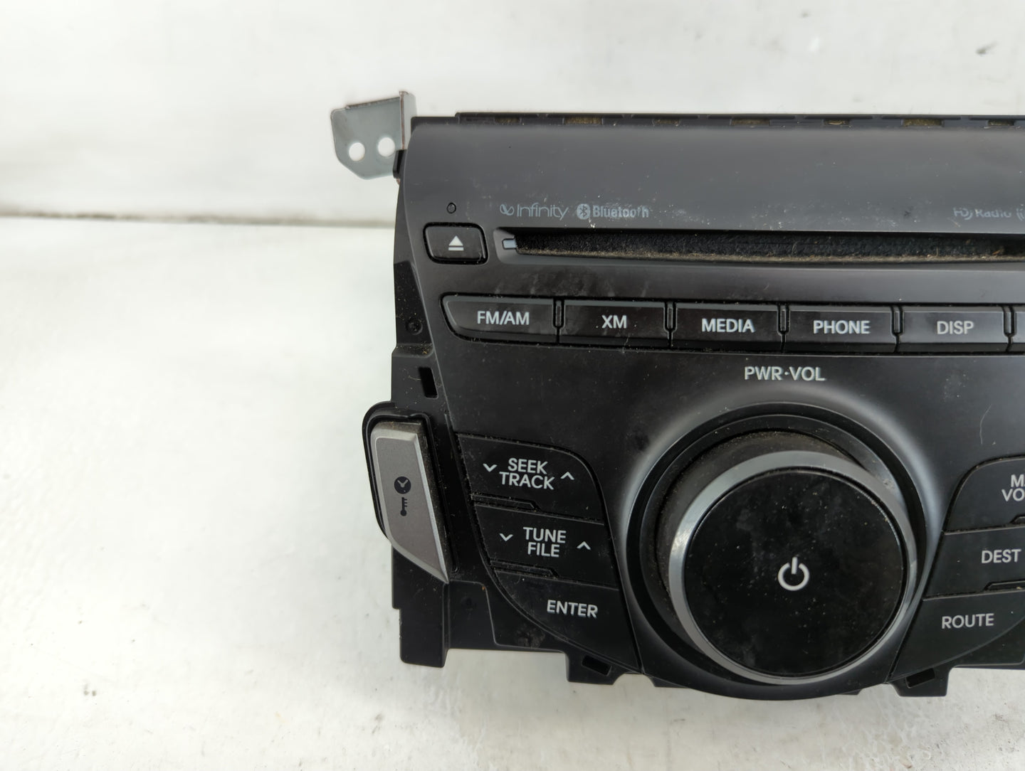 2012-2013 Hyundai Azera Radio AM FM Cd Player Receiver Replacement Fits Fits 2012 2013 OEM Used Auto Parts - Oemusedautopart