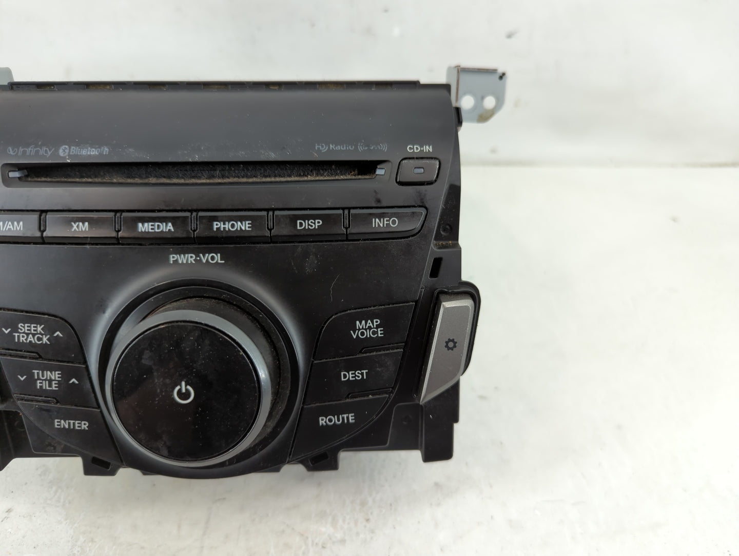 2012-2013 Hyundai Azera Radio AM FM Cd Player Receiver Replacement Fits Fits 2012 2013 OEM Used Auto Parts - Oemusedautopart