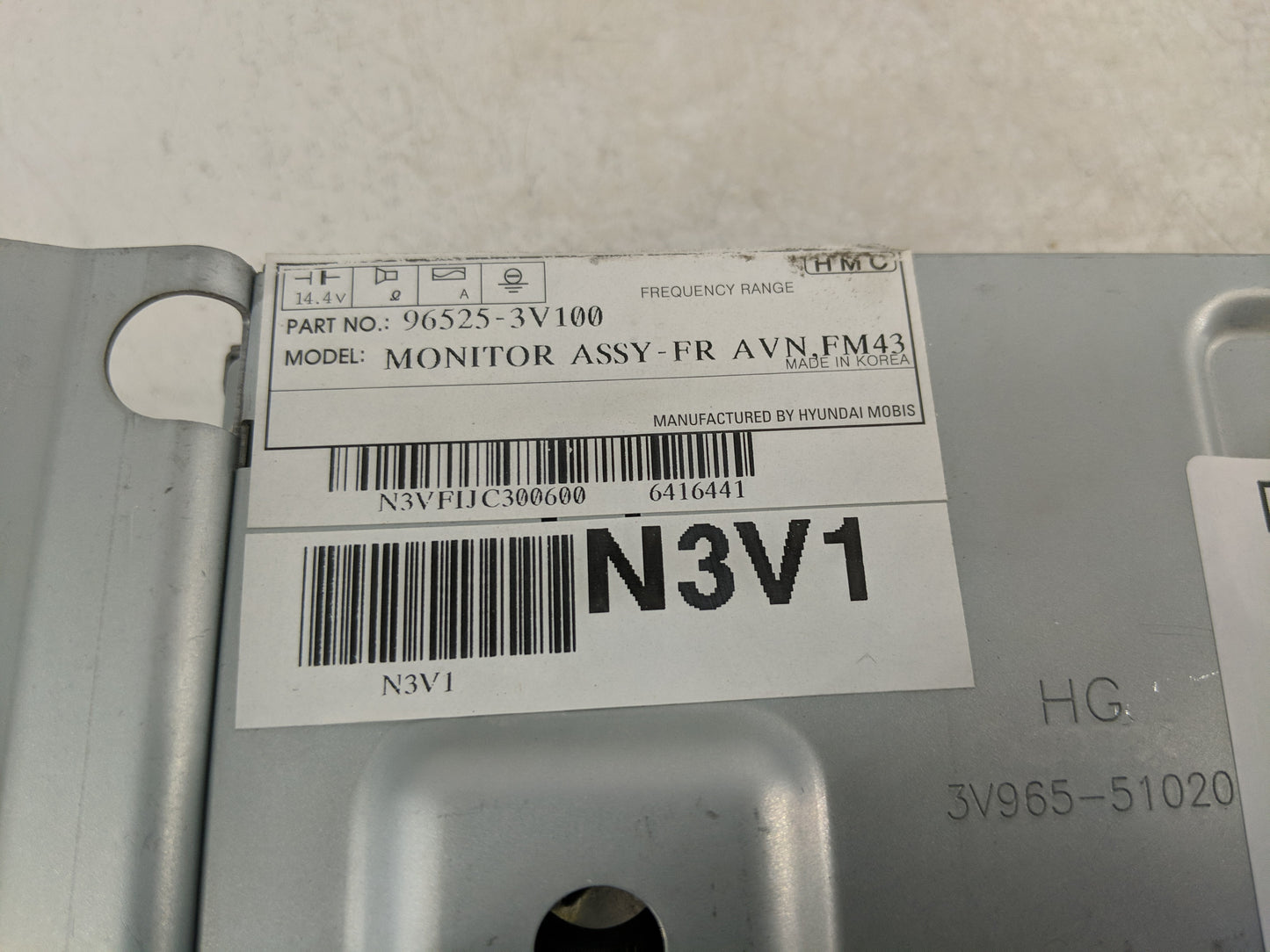2012-2013 Hyundai Azera Information Display Screen - Oemusedautoparts1.com