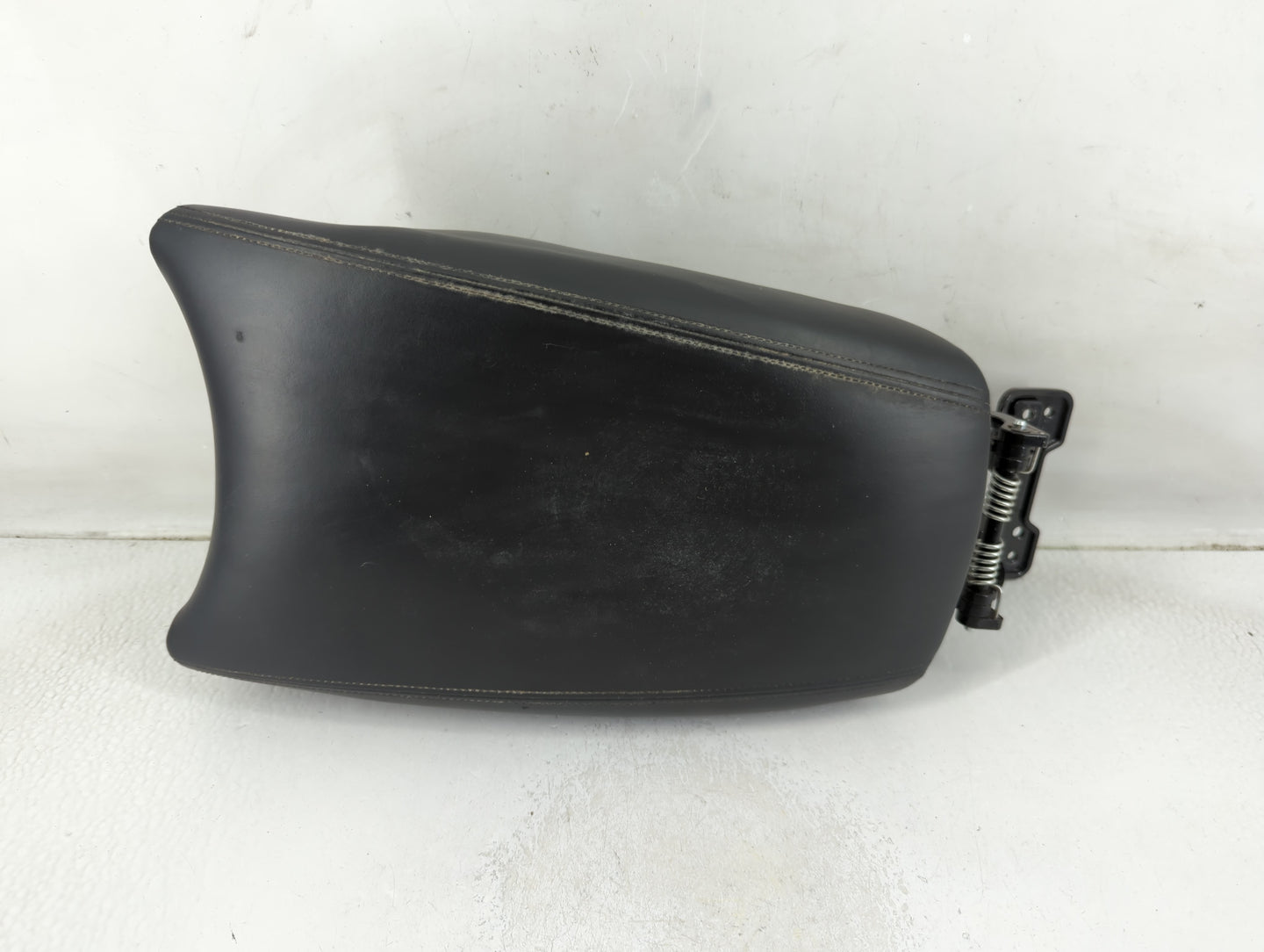 2012-2017 Hyundai Azera Center Console Armrest Cover Lid P/N:K84660-3V072 Fits Fits 2012 2013 2014 2015 2016 2017 OEM Used A