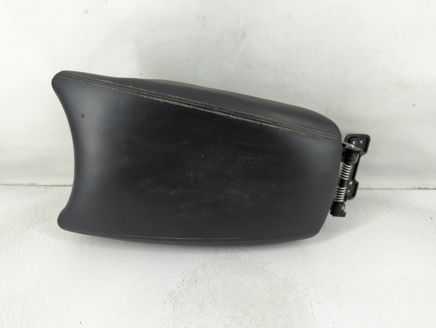 2012-2017 Hyundai Azera Center Console Armrest Cover Lid P/N:K84660-3V072 Fits Fits 2012 2013 2014 2015 2016 2017 OEM Used A