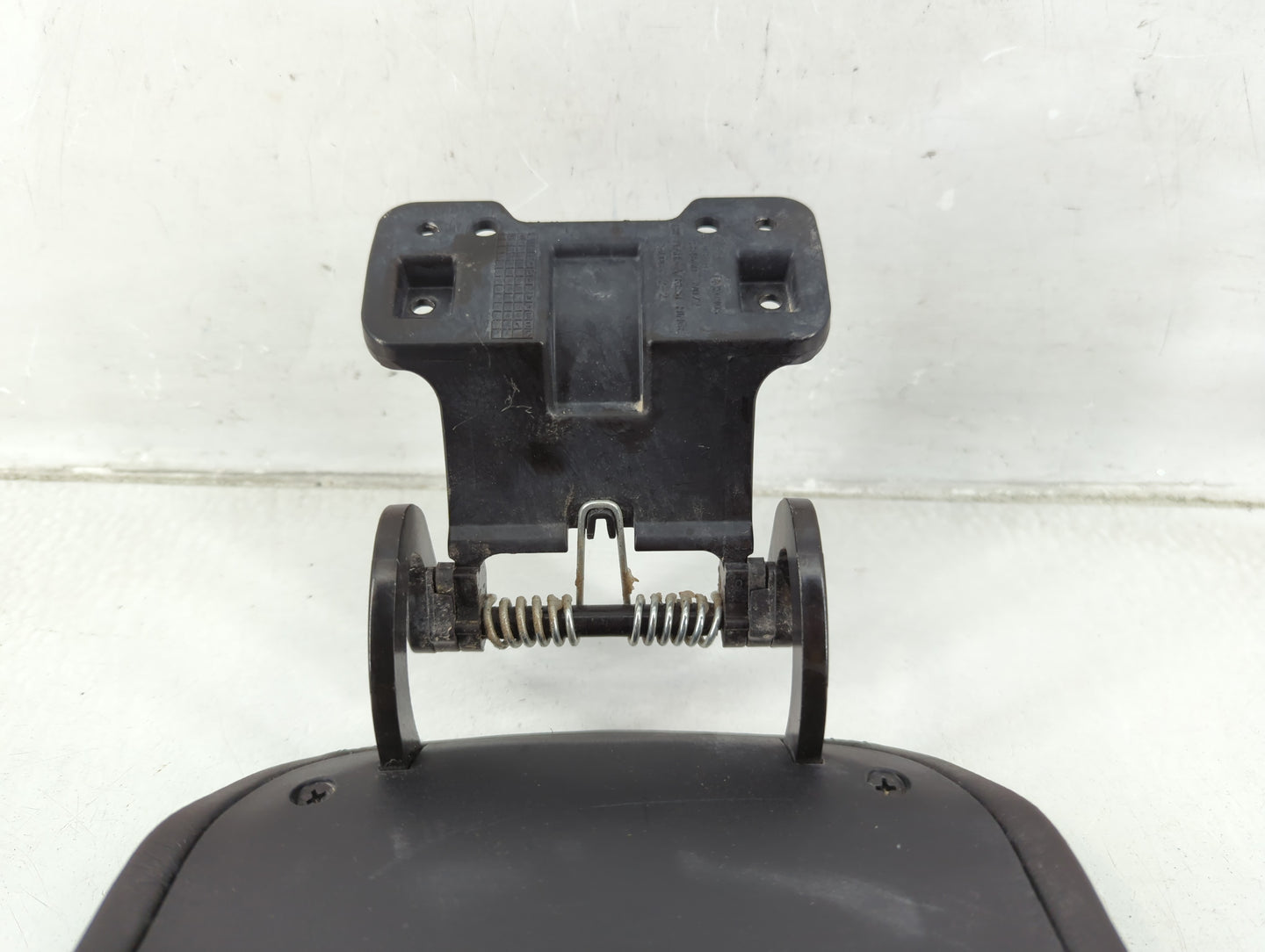 2012-2017 Hyundai Azera Center Console Armrest Cover Lid P/N:K84660-3V072 Fits Fits 2012 2013 2014 2015 2016 2017 OEM Used A
