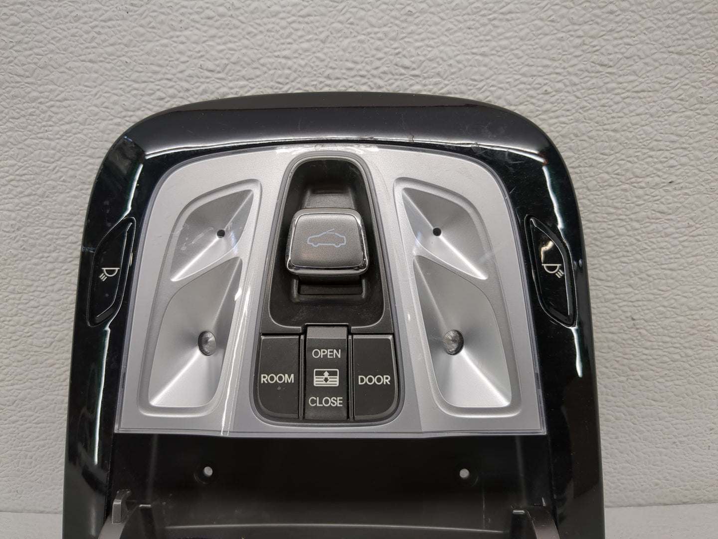 2012-2014 Hyundai Azera Overhead Roof Console 1187821 - Oemusedautoparts1.com