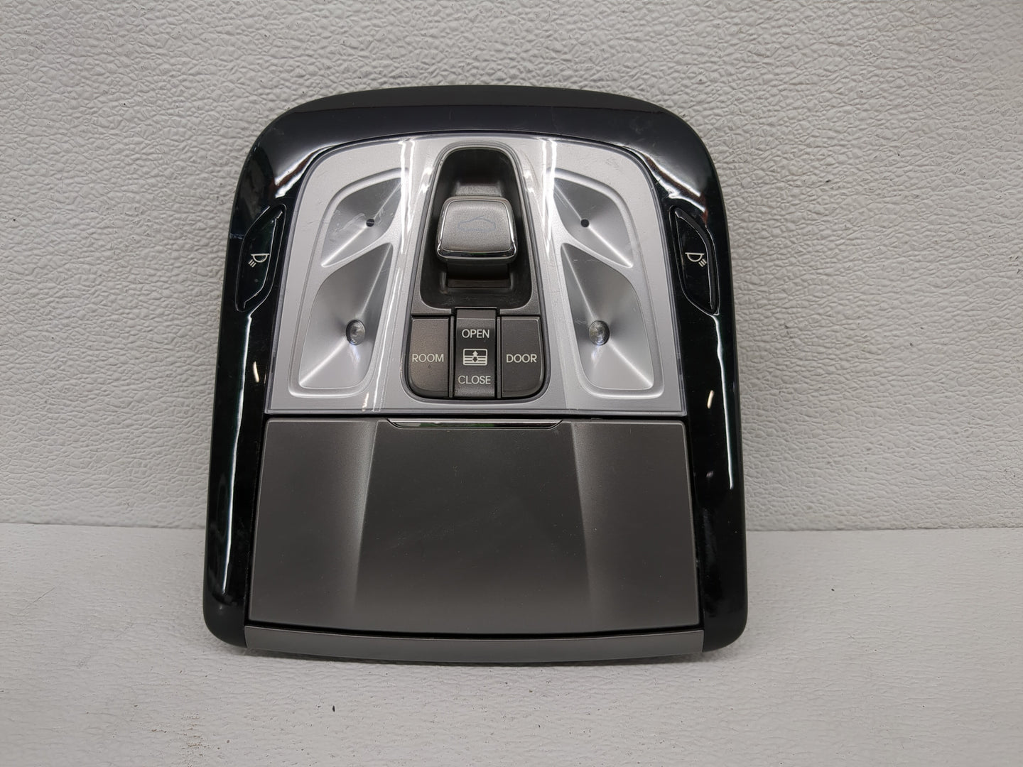 2012-2014 Hyundai Azera Overhead Roof Console 1187821 - Oemusedautoparts1.com