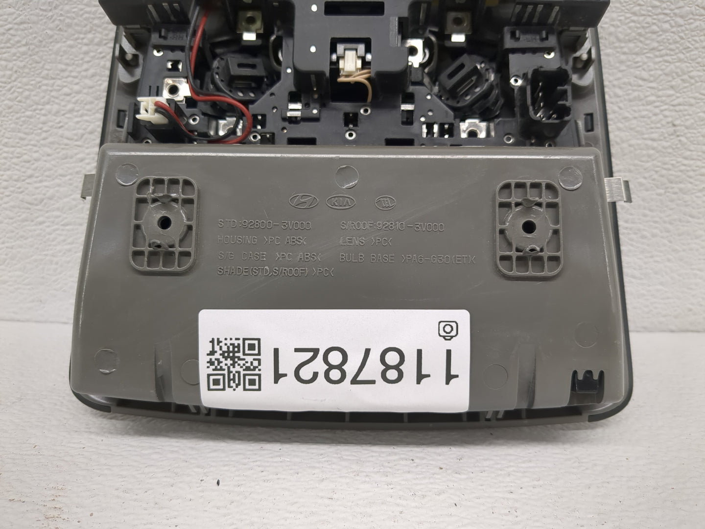 2012-2014 Hyundai Azera Overhead Roof Console 1187821 - Oemusedautoparts1.com