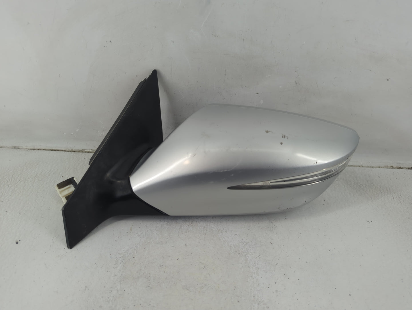 2012-2013 Hyundai Azera Driver Side View Mirror - Left Door Mirror OEM Used - Oemusedautoparts1.com