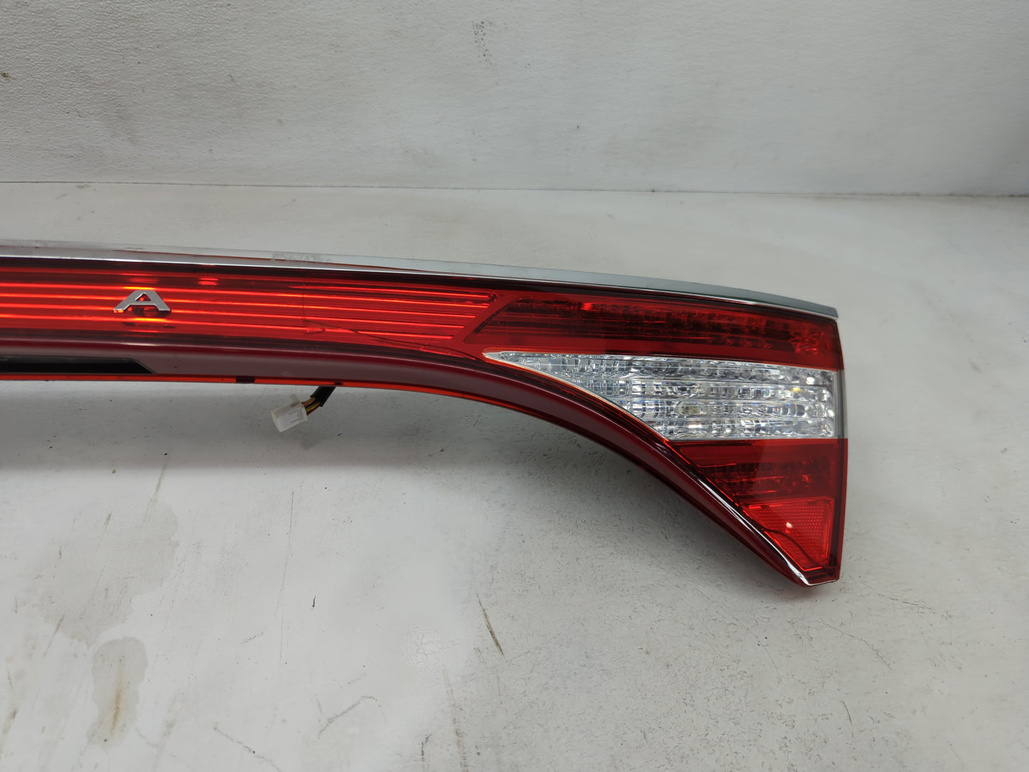 2012-2015 Hyundai Azera Tail Light Assembly Driver Left OEM P/N:92401-3V33 92401-3V23, 92401-3V13 Fits Fits 2012 2013 2014 2