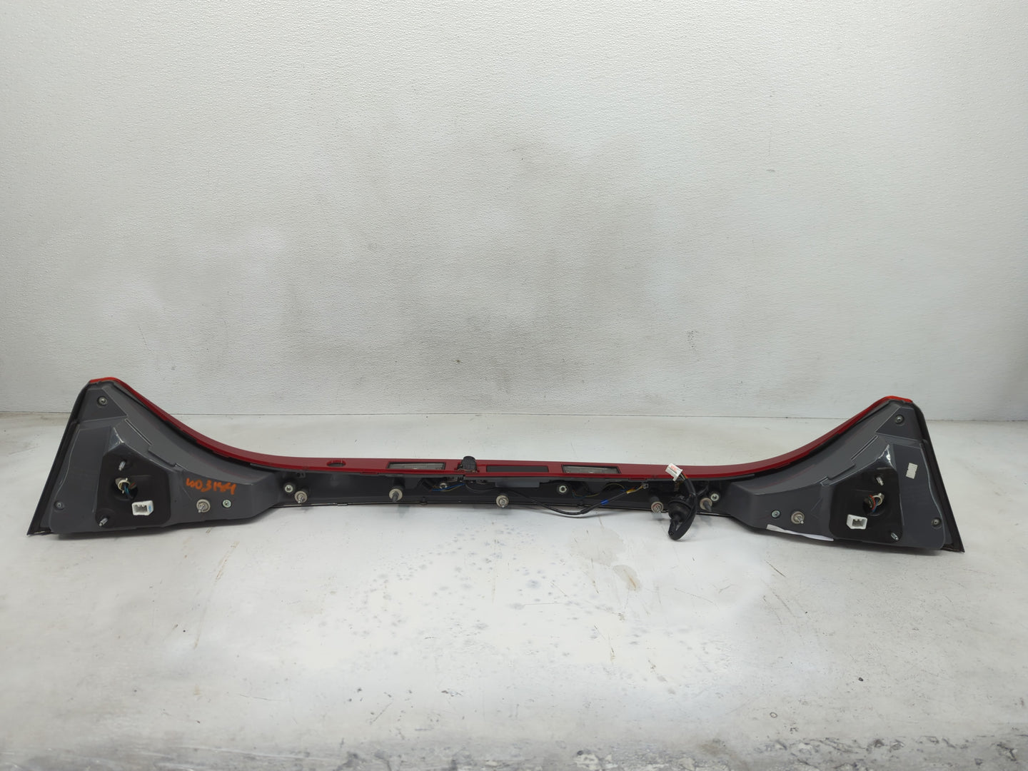 2012-2015 Hyundai Azera Tail Light Assembly Driver Left OEM P/N:92401-3V33 92401-3V23, 92401-3V13 Fits Fits 2012 2013 2014 2