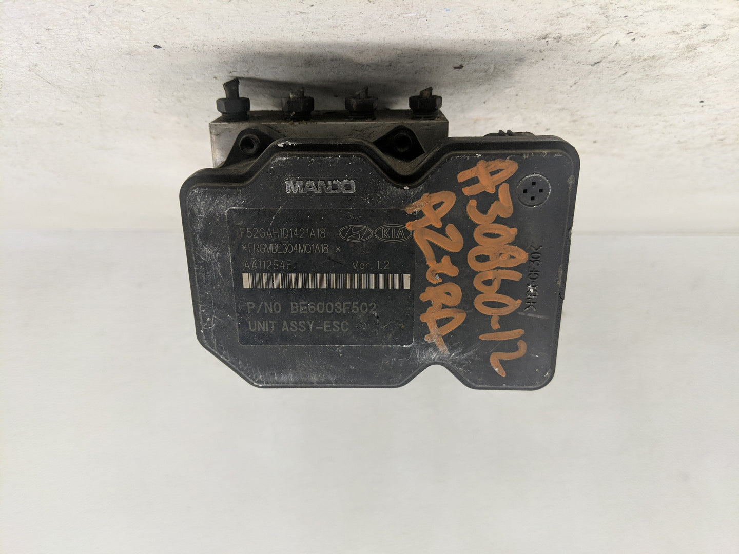 2012-2014 Hyundai Azera ABS Pump Control Module Replacement P/N:BE6003F502 F52GAH1D1421A18 Fits Fits 2012 2013 2014 OEM Used