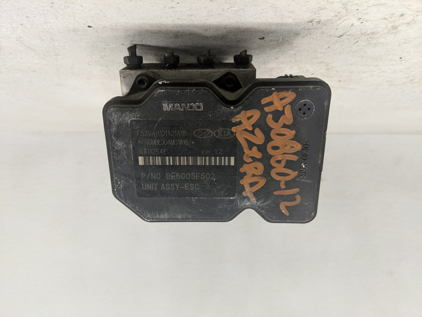 2012-2014 Hyundai Azera ABS Pump Control Module Replacement P/N:BE6003F502 F52GAH1D1421A18 Fits Fits 2012 2013 2014 OEM Used