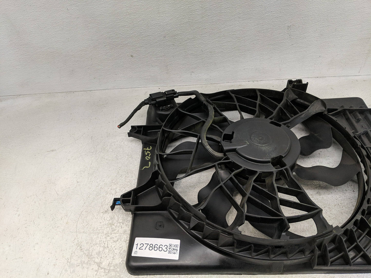 2012-2014 Hyundai Azera Electric Radiator Cooling Fan Motor Assembly Fits Fits 2012 2013 2014 OEM Used Auto Parts - Oemuseda