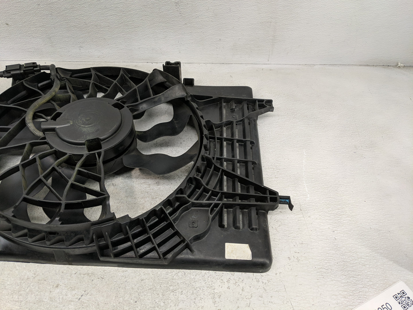 2012-2014 Hyundai Azera Electric Radiator Cooling Fan Motor Assembly Fits Fits 2012 2013 2014 OEM Used Auto Parts - Oemuseda