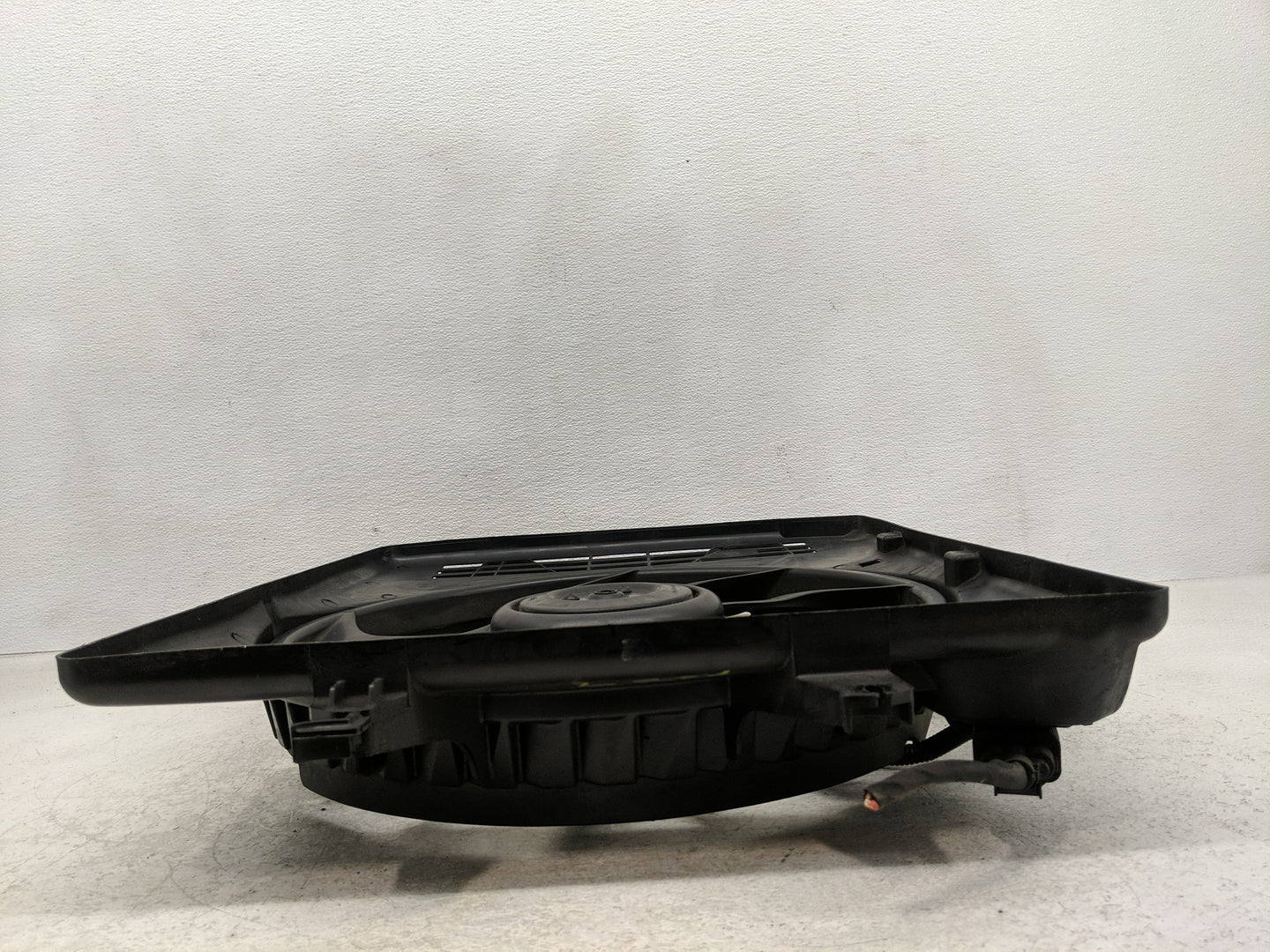 2012-2014 Hyundai Azera Electric Radiator Cooling Fan Motor Assembly Fits Fits 2012 2013 2014 OEM Used Auto Parts - Oemuseda