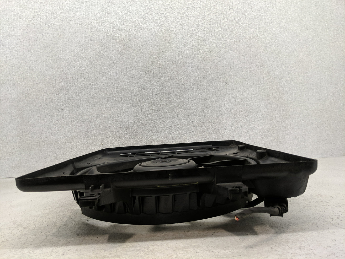 2012-2014 Hyundai Azera Electric Radiator Cooling Fan Motor Assembly Fits Fits 2012 2013 2014 OEM Used Auto Parts - Oemuseda