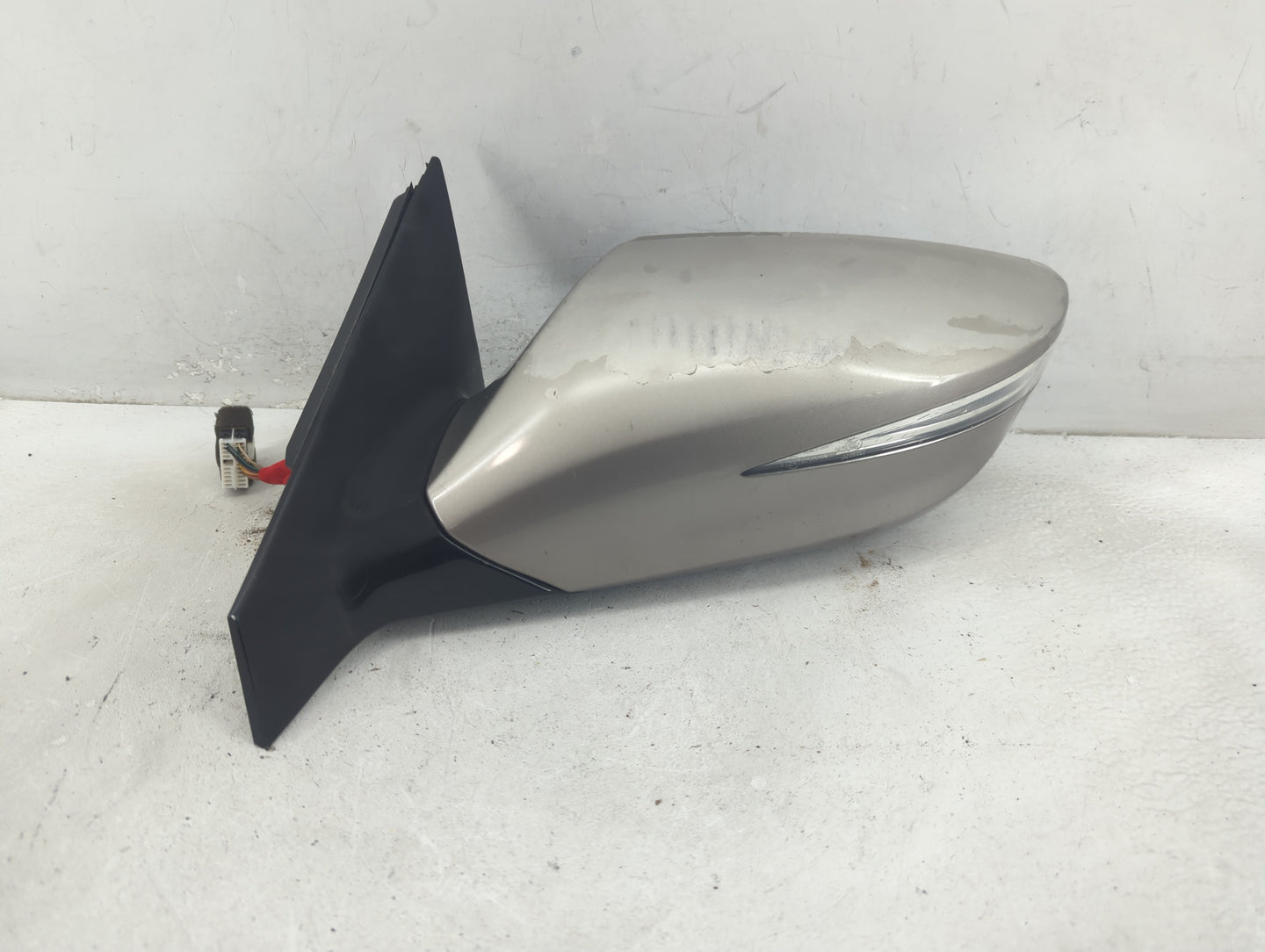 2012-2013 Hyundai Azera Driver Side View Mirror - Left Door Mirror OEM Used - Oemusedautoparts1.com
