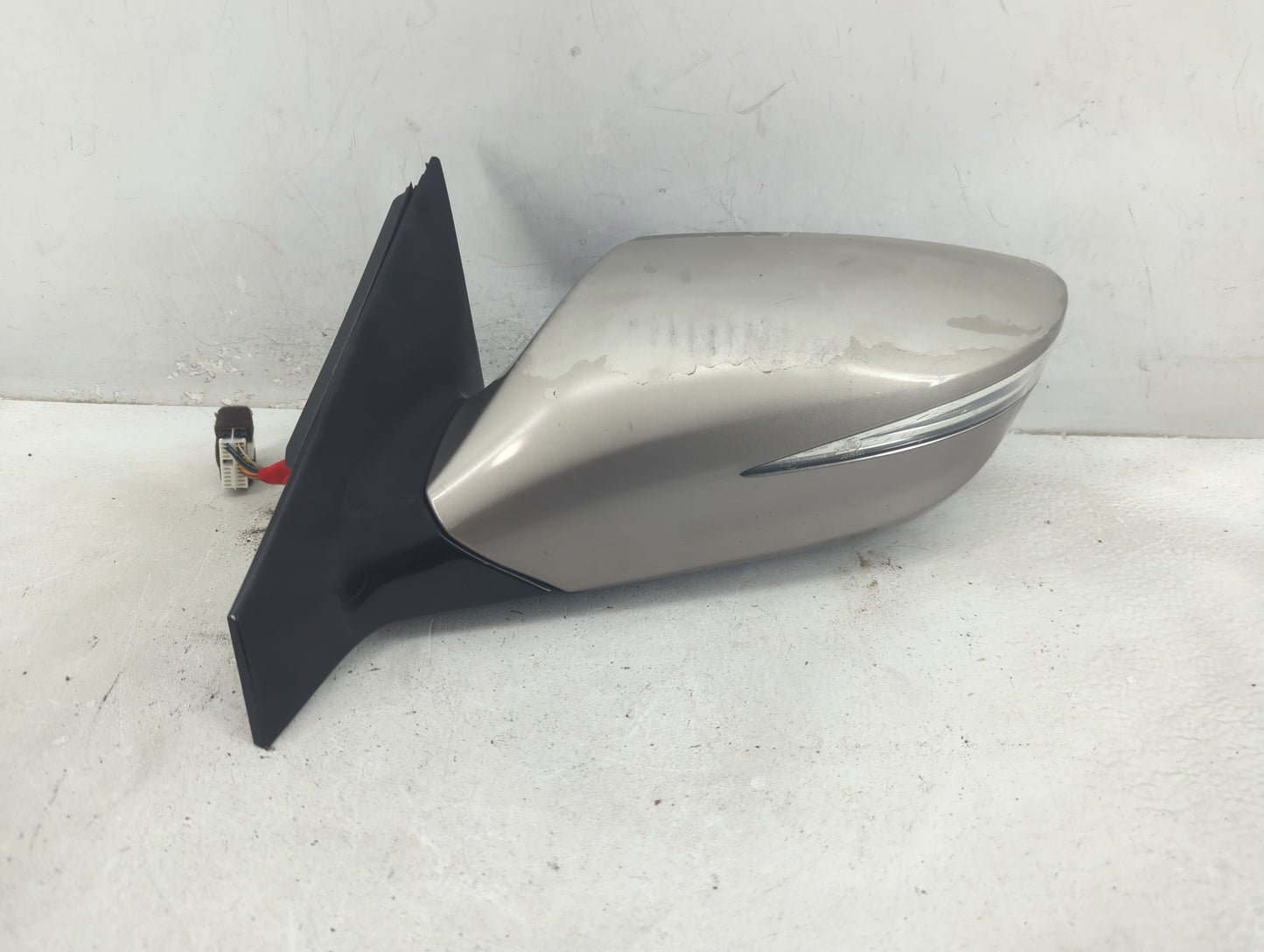 2012-2013 Hyundai Azera Driver Side View Mirror - Left Door Mirror OEM Used - Oemusedautoparts1.com