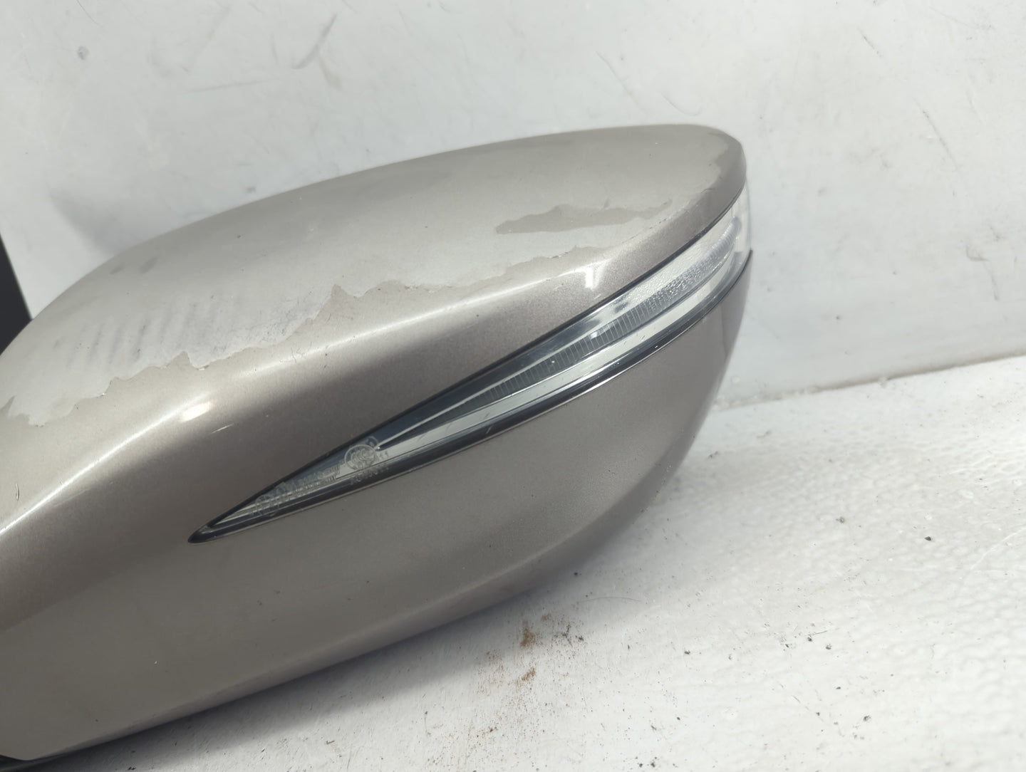 2012-2013 Hyundai Azera Driver Side View Mirror - Left Door Mirror OEM Used - Oemusedautoparts1.com