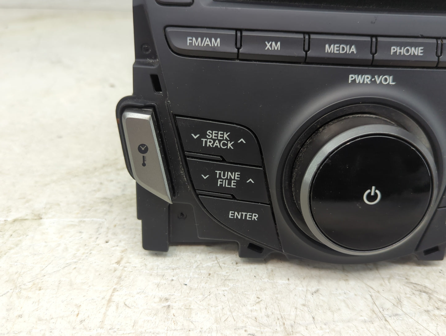 2012-2013 Hyundai Azera Radio AM FM Cd Player Receiver Replacement P/N:96560-3V4004X Fits Fits 2012 2013 OEM Used Auto Parts