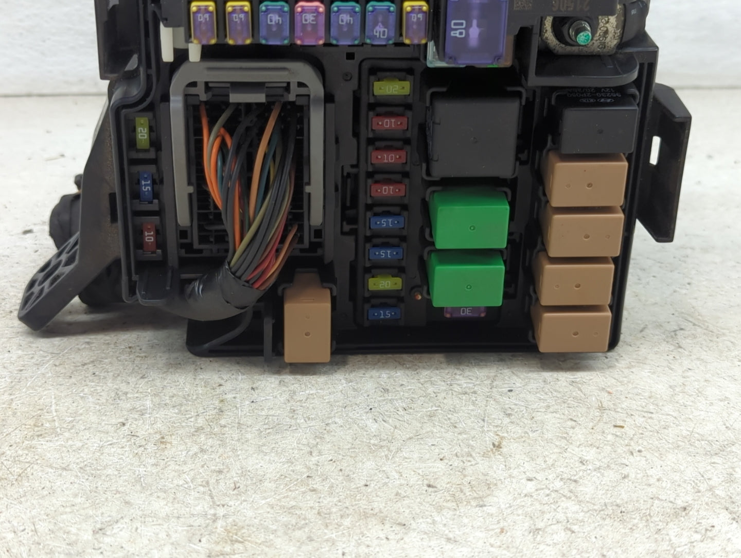 2012-2013 Hyundai Azera Fusebox Fuse Box Panel Relay Module P/N:1204041037 1204120089, 91205-3V Fits Fits 2012 2013 OEM Used