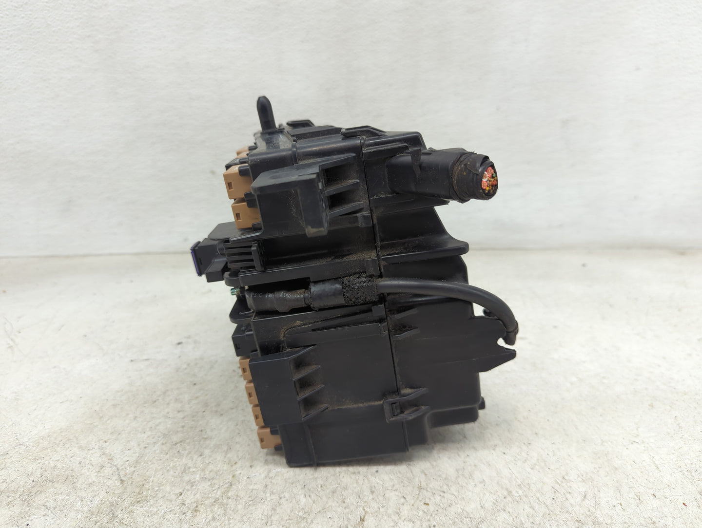 2012-2013 Hyundai Azera Fusebox Fuse Box Panel Relay Module P/N:1204041037 1204120089, 91205-3V Fits Fits 2012 2013 OEM Used