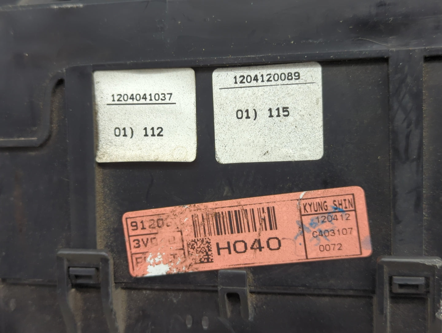 2012-2013 Hyundai Azera Fusebox Fuse Box Panel Relay Module P/N:1204041037 1204120089, 91205-3V Fits Fits 2012 2013 OEM Used
