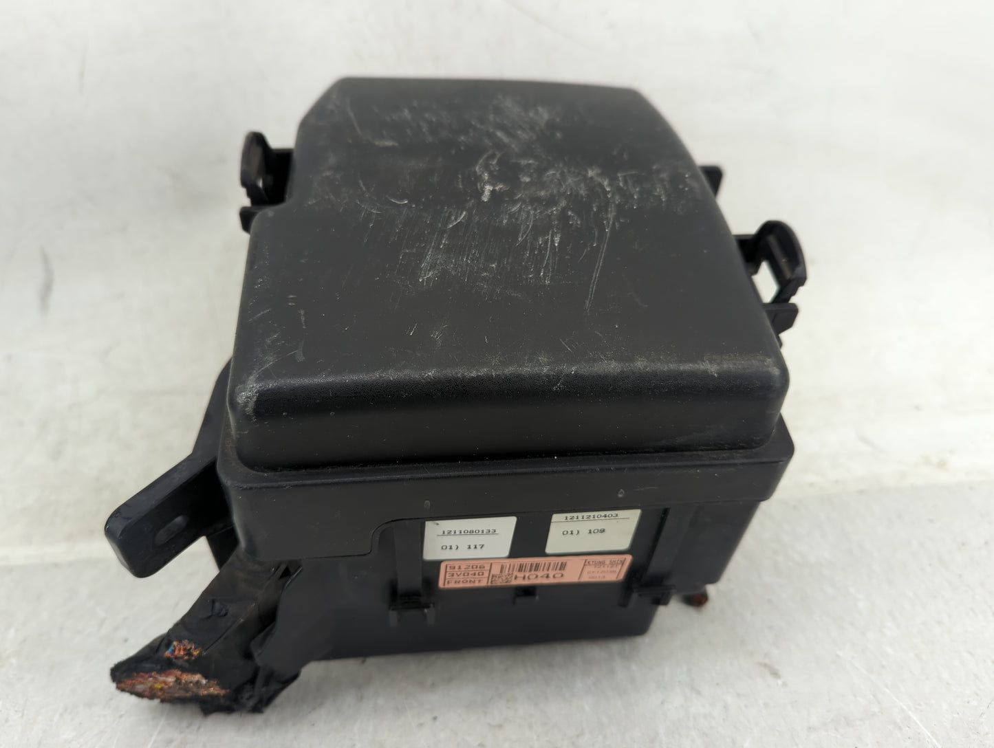 2012-2013 Hyundai Azera Fusebox Fuse Box Panel Relay Module P/N:1204041037 1204120089, 91205-3V Fits Fits 2012 2013 OEM Used
