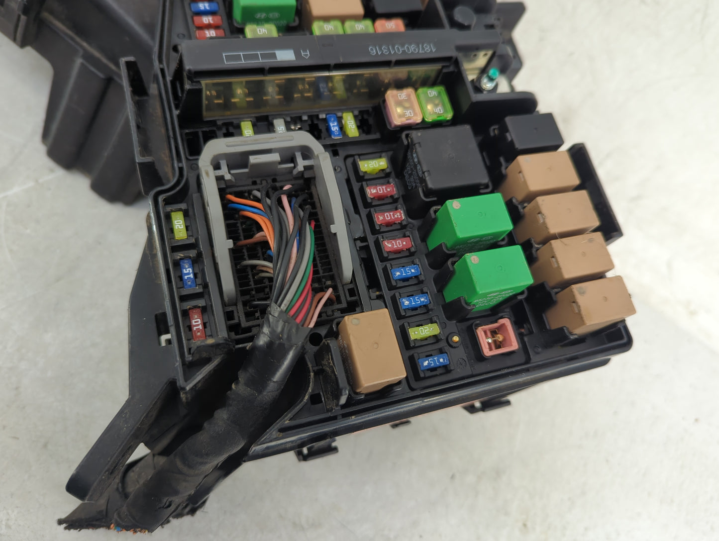 2012-2013 Hyundai Azera Fusebox Fuse Box Panel Relay Module P/N:1204041037 1204120089, 91205-3V Fits Fits 2012 2013 OEM Used