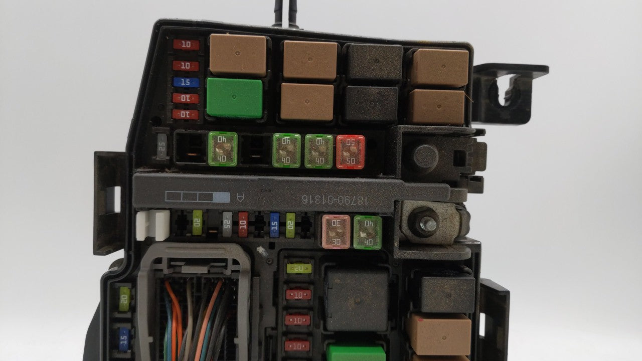 2012-2013 Hyundai Azera Fusebox Fuse Box Panel Relay Module P/N:912063V040 Fits Fits 2012 2013 OEM Used Auto Parts - Oemused