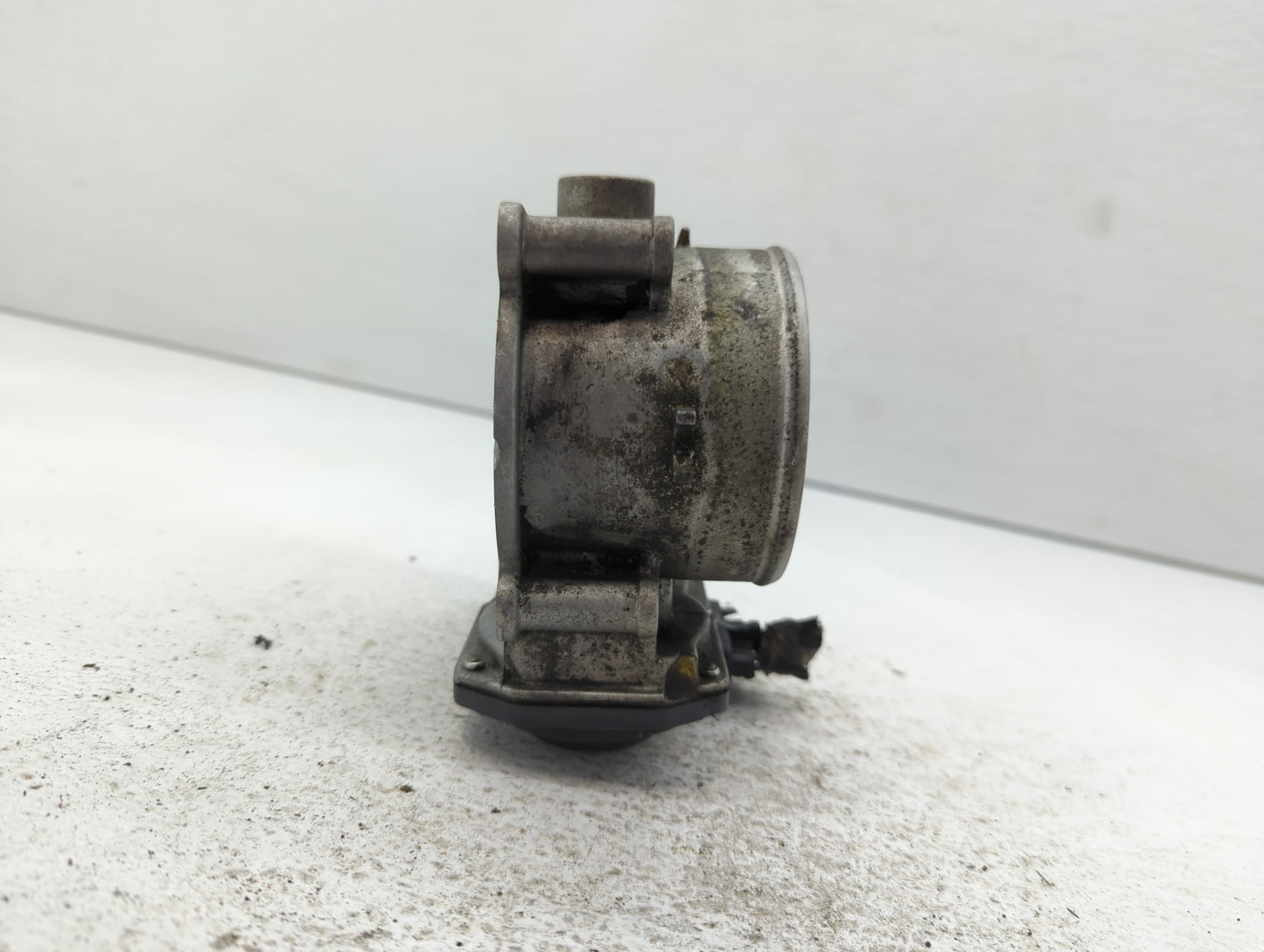 2012-2017 Hyundai Azera Throttle Body P/N:35100-3CAA0 Fits Fits 2012 2013 2014 2015 2016 2017 2018 OEM Used Auto Parts - Oem