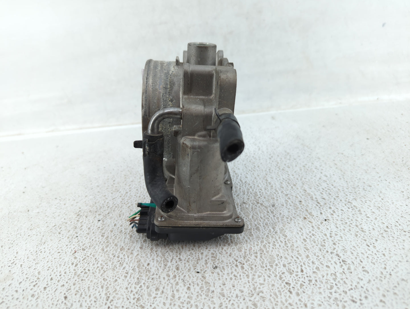 2012-2017 Hyundai Azera Throttle Body P/N:35100-3CAA0 Fits Fits 2012 2013 2014 2015 2016 2017 2018 OEM Used Auto Parts - Oem